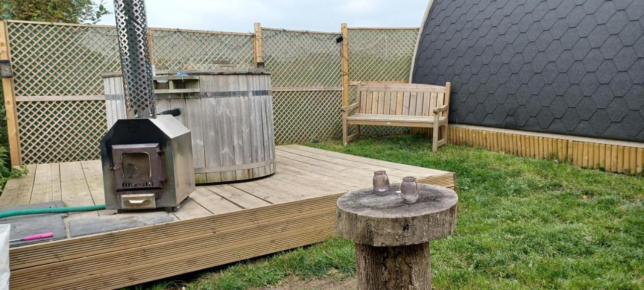 Norwell View Farm Glamping With Hot Tubs Hotel Bath Kültér fotó