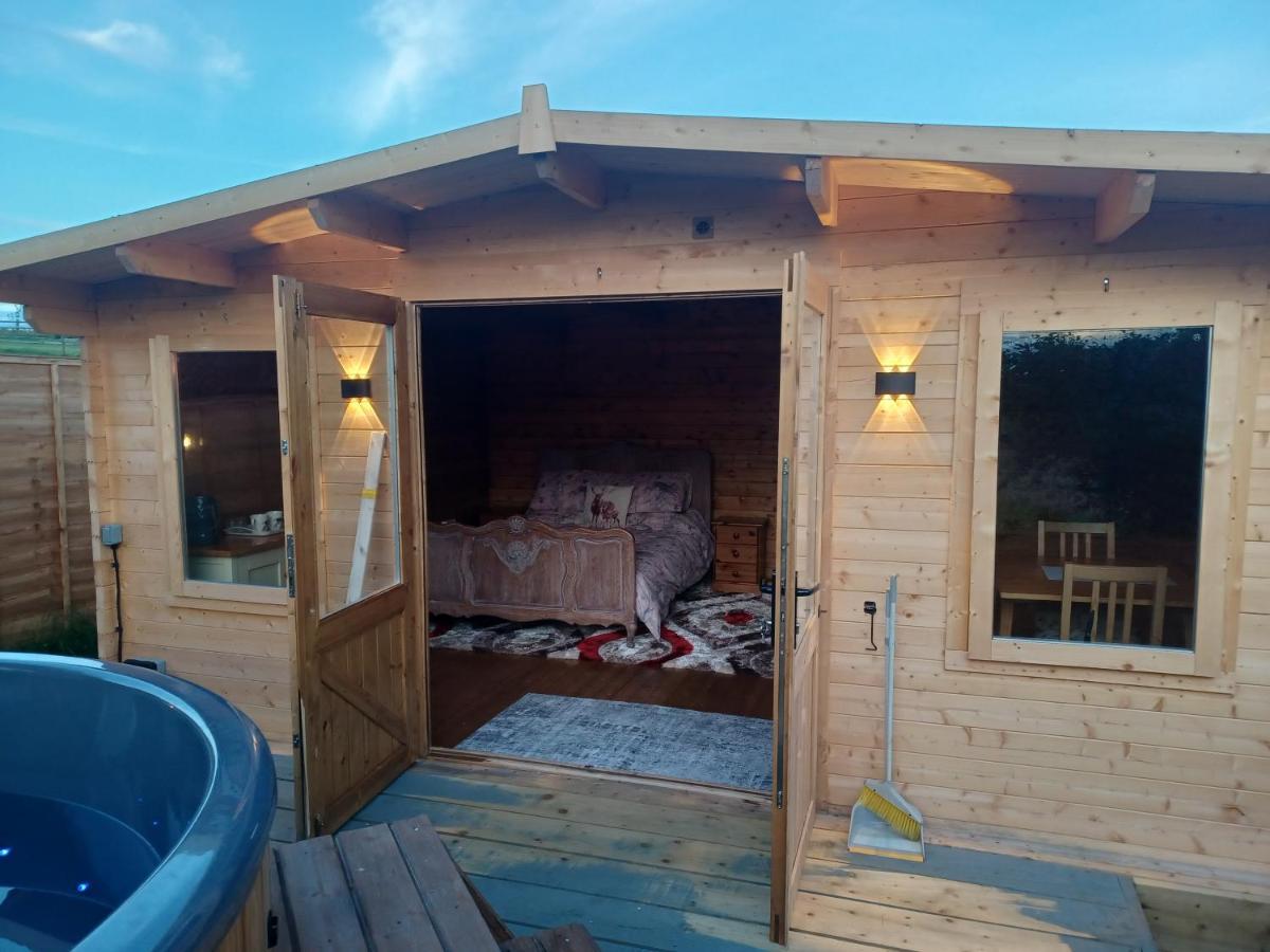 Norwell View Farm Glamping With Hot Tubs Hotel Bath Kültér fotó